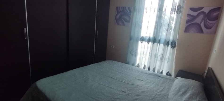 Tirane, jepet me qera apartament 2+1+Ballkon Kati 2, 85 m² 350 € (Misto mame pallatet cabej)