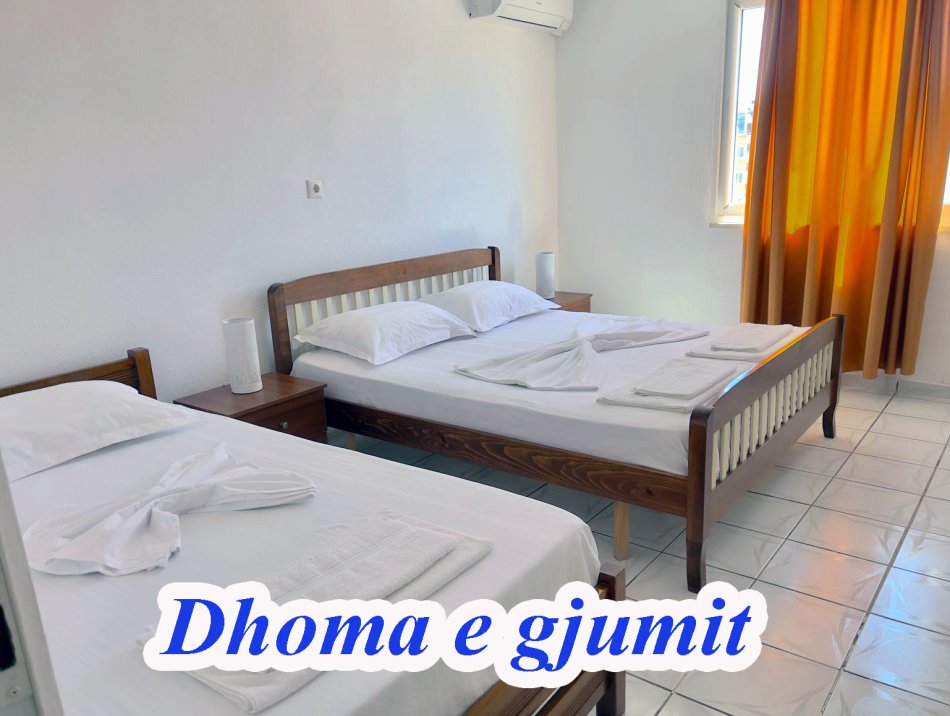 Ne Ksamil, Sarande, jepet me qera apartament ne plazh 1+1+Ballkon Kati 3, 40 €/nata