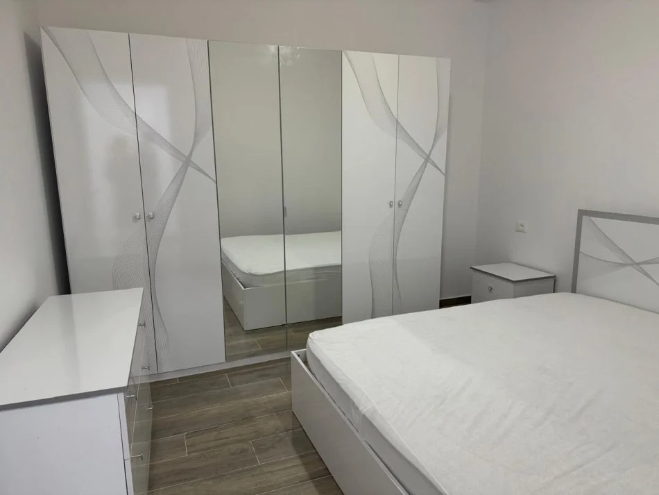 Tirane, jap me qera apartament 1+1 Kati 1, 70 m² 350 €