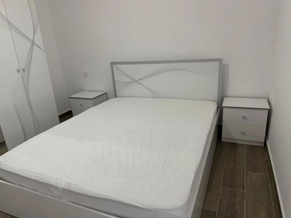Tirane, jap me qera apartament 1+1 Kati 1, 70 m² 350 €