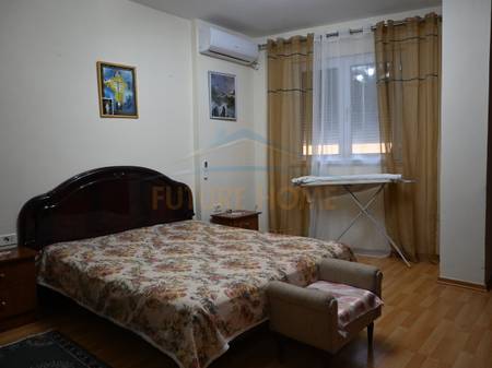 Tirane, jepet me qera apartament 2+1+Ballkon Kati 3, 680 €