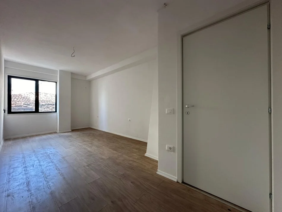 Tirane, jepet me qera apartament 1+1 Kati 2, 88 m² 530 € (Rruga Qemal Stafa)