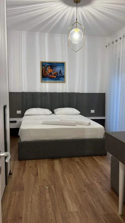 Tirane, jepet me qera apartament 2+1 Kati 8, 1.100 € 