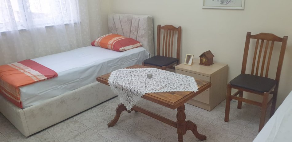 Tirane, jepet me qera apartament 2+1+Ballkon Kati 3, 59 m² 450 € (Rruga &quot;Xhanfize KEKO&quot; 150m mbi xhamllikun)