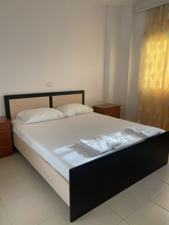 Himare, jap me qera apartament 1+1+Ballkon Kati 1, 65 m² 100 €/nata (Afer Spitalit te Himares)