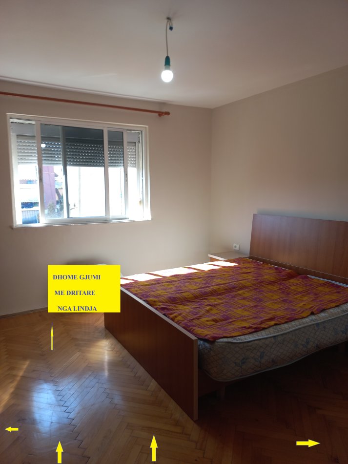 Tirane,Me Qera, Apartament i rinovuar, mobiluar, tip 2+1, kat 5, pallat ekzistues me 5-kate, qera 450€ /muaj, në blv B.Curri, buzë Lanës mbi Maternitetin e Ri "Koço Glozheni", 250m nga Ura Brrylit, 10-minut në këmbe nga qendra / Ura Elbasanit / Parlamenti, / Pazari Ri, Tiranë