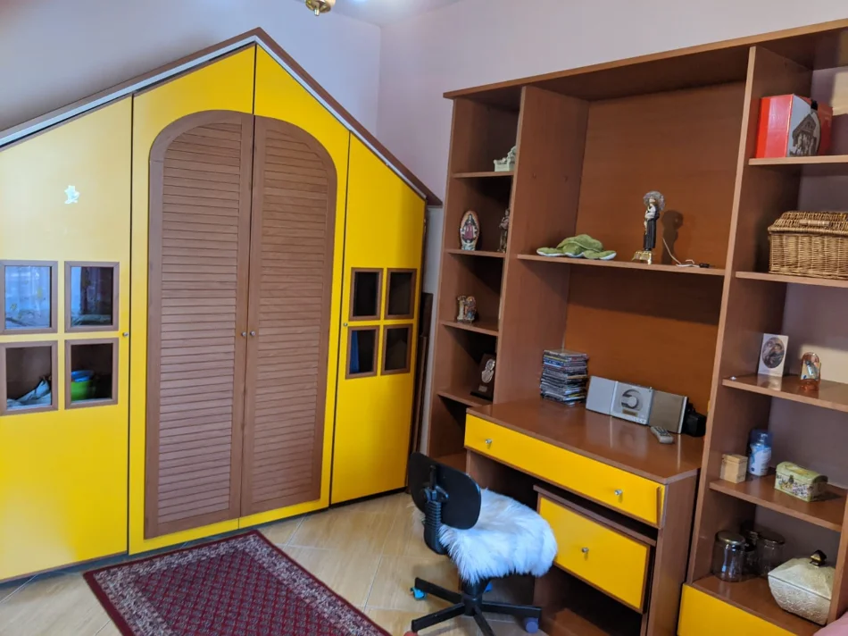 Shitet komplet dhome gjumi për fëmijë– 10.000 lekë