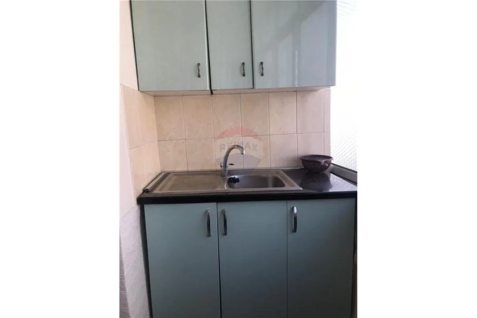 Tirane, jepet me qera apartament 2+1 Kati 4, 75 m² 350 € (rruga e dibres shkolla e bashkuar - rruga e dibres)