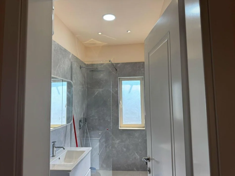 Tirane, jepet me qera apartament 1+1 Kati 7, 74 m² 60.000 € (rruga dibres)