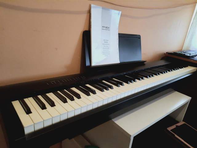 Tirane, shes Digital Piano (Piano Digjitale) Roland FP30X, 88 tasta, mekanizem cekici, bashk me pedal 560 Euro