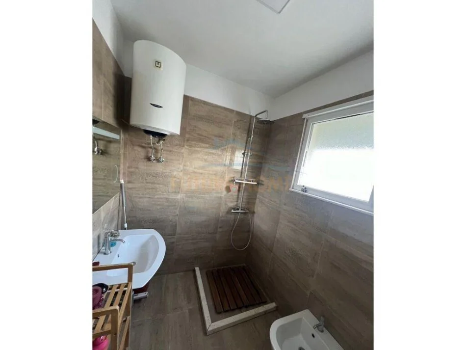 Tirane, jepet me qera apartament 2+1 , 100 m² 700 € (Kopshti Zoologjik)