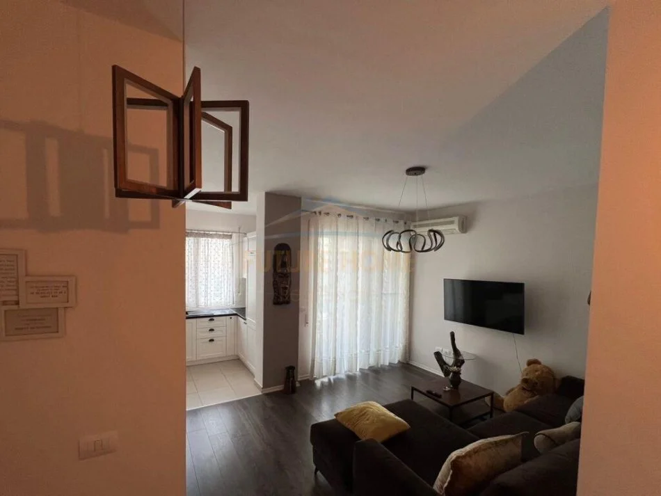 Tirane, jepet me qera apartament 2+1 , 100 m² 700 € (Kopshti Zoologjik)
