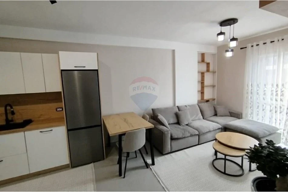 Tirane, jap me qera 1+1 Kati 6, 60 m² 400 € (Univers City)