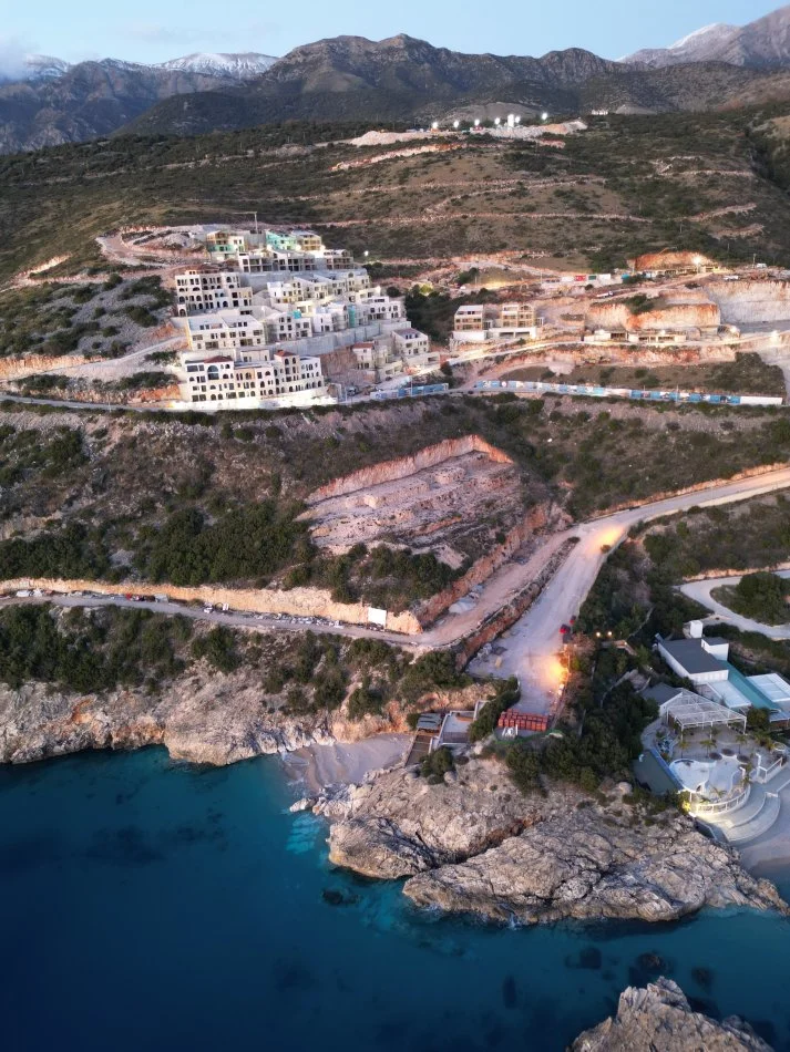 Tirane, shitet apartament 1+1 Kati 3, 107 m² (Jalë)