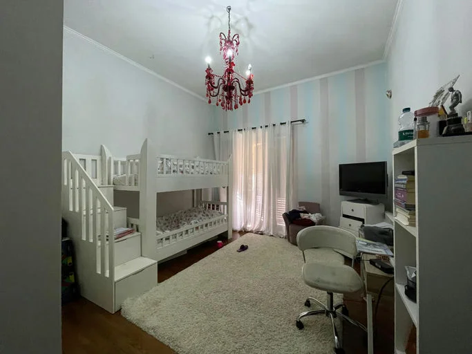 Tirane, jepet me qera apartament 2+1+Ballkon , 120 m² 1.300 € (Rruga ''Barrikadave")