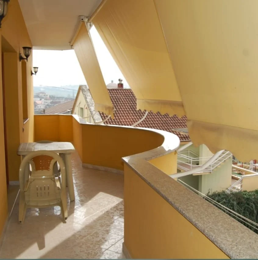 Tirane, jepet me qera Vile 1+1+Ballkon Kati 2, 70 m² 350 € (kodra e priftit)