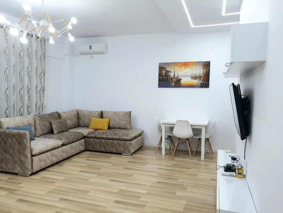 Tirane, jepet me qera apartament 1+1 Kati 2, 75 m² 500 € (Don Bosko)