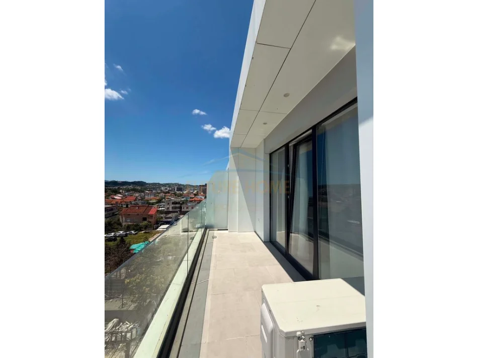 Tirane, jepet me qera apartament 1+1 Kati 5, 80 m² 550 € (ISH DOGANA)