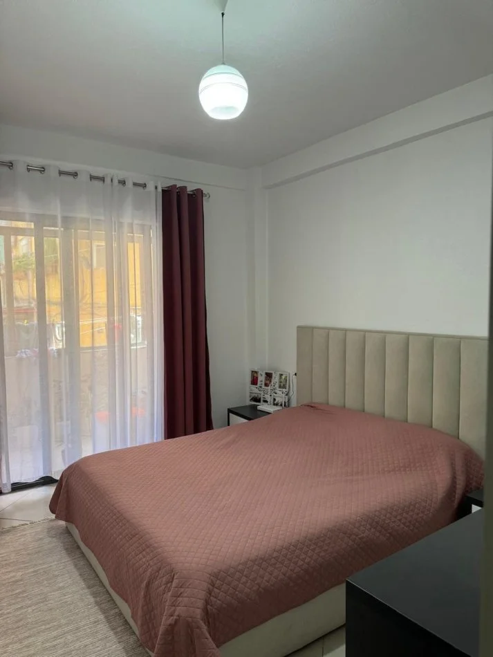 Tirane, jepet me qera apartament 2+1 Kati 1, 87 m² 600 € 