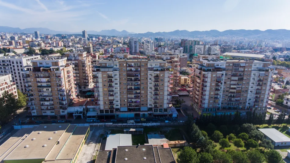 Tirane, jepet me qera apartament 2+1 , 80 m² 570 € 