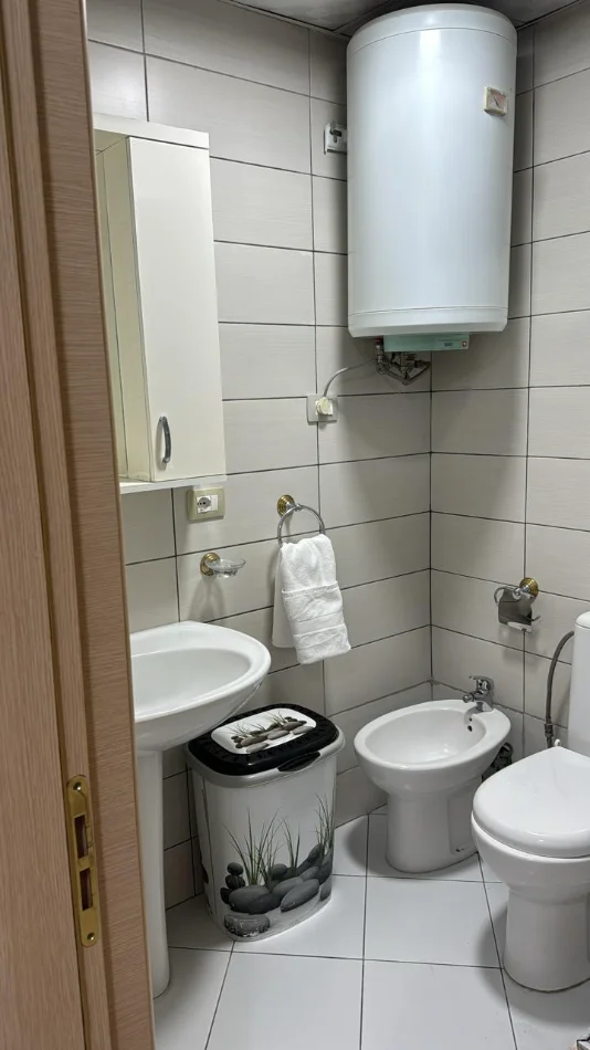 Tirane, jepet me qera apartament 2+1+Aneks+Ballkon Kati 5, 1 m² 600 € (don bosko)