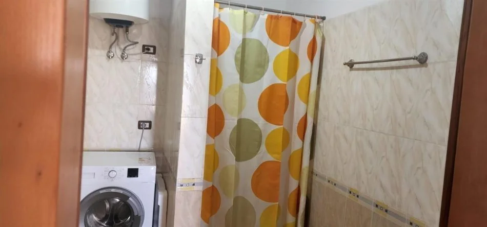 Tirane, jepet me qera apartament 2+1+Ballkon Kati 6, 93 m² 500€ (RRUGA DON BOSKO)