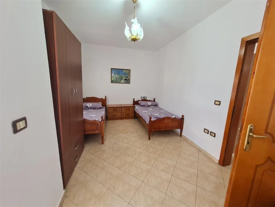 Tirane, jepet me qera apartament 2+1+Ballkon Kati 6, 93 m² 500€ (RRUGA DON BOSKO)