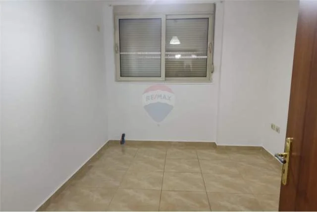 Tirane, jepet me qera apartament 2+1 Kati 4, 122 m² 500 Euro (Don Bosko)