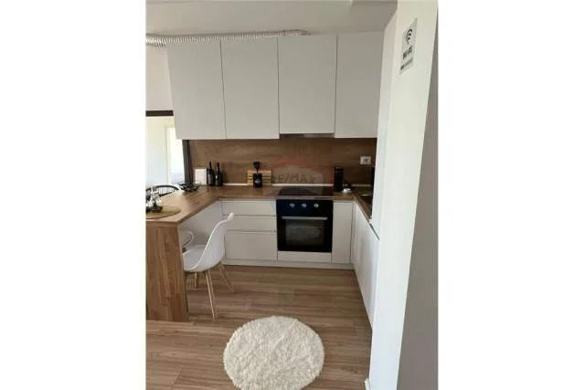Tirane, jepet me qera apartament 1+1 Kati 4, 64 m² 400 Euro (Kompleksi Marga)