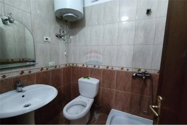 Tirane, jepet me qera apartament 2+1 Kati 4, 122 m² 500 Euro (Don Bosko)