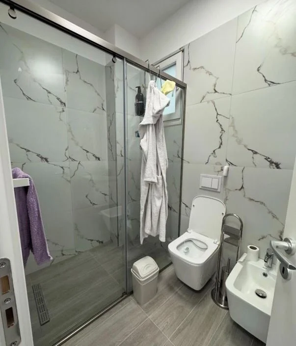 Tirane, jepet me qera apartament 2+1+Ballkon Kati 2, 90 m² 750 € (rruga Don Bosko)