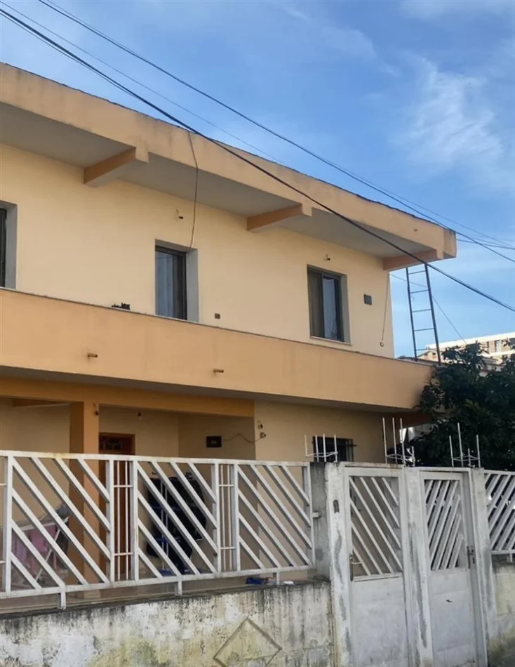 Tirane, jepet me qera shtepi 2+1+Ballkon Kati 2, 98 m² 400 € (ne rrugen Don Bosko Tirane)