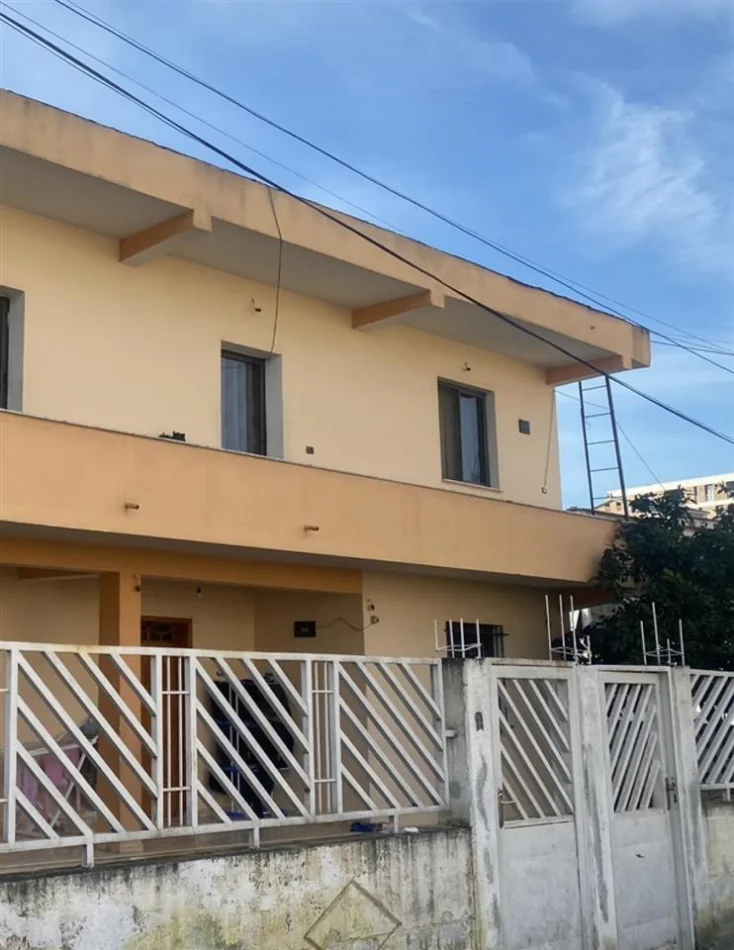 Tirane, jepet me qera shtepi 2+1+Aneks+Ballkon Kati 2, 115 m² 400 € (ne zonen e Don Boskos Tirane)