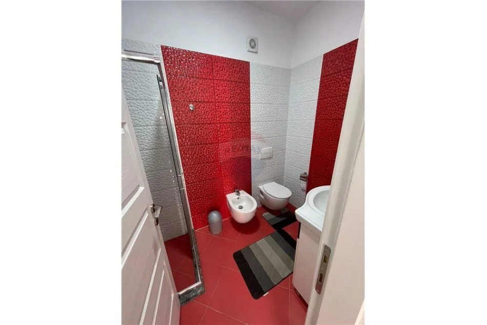 Tirane, jepet me qera apartament 2+1+Aneks+Ballkon Kati 4, 115 m² 800 € (Rruga e Kososvareve)