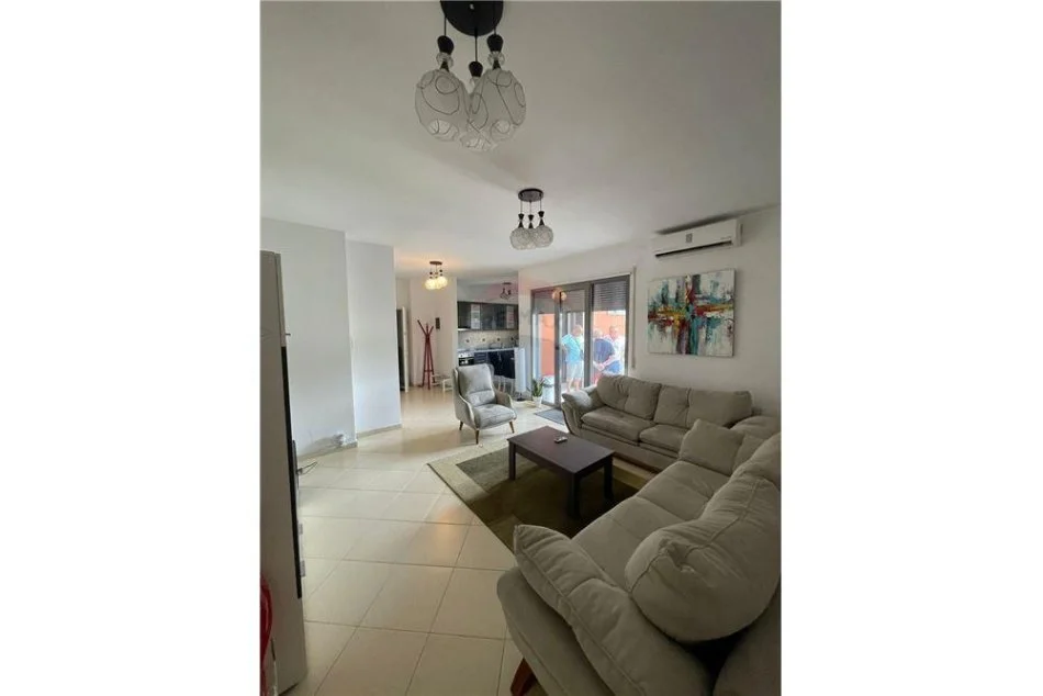 Tirane, jepet me qera apartament 2+1+Aneks+Ballkon Kati 4, 115 m² 800 € (Rruga e Kososvareve)