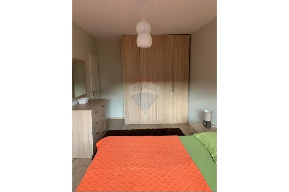 Tirane, jepet me qera apartament 1+1+Ballkon Kati 2, 65 m² 700 € (9 Katshet)