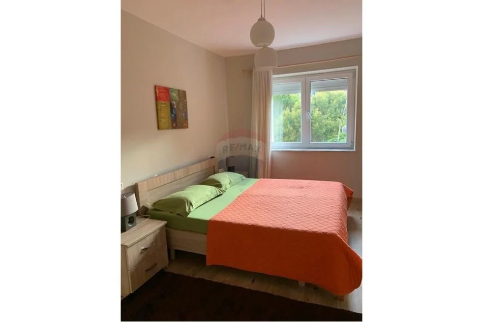 Tirane, jepet me qera apartament 1+1+Ballkon Kati 2, 65 m² 700 € (9 Katshet)