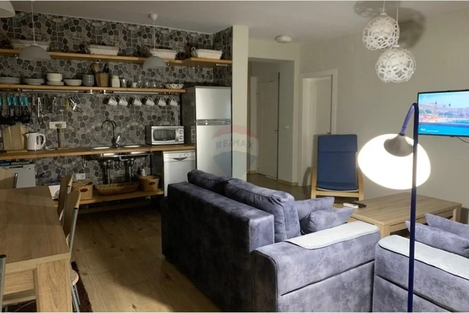 Tirane, jepet me qera apartament 1+1+Ballkon Kati 2, 65 m² 700 € (9 Katshet)