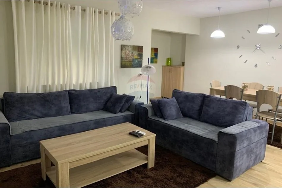 Tirane, jepet me qera apartament 1+1+Ballkon Kati 2, 65 m² 700 € (9 Katshet)