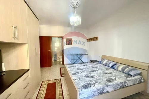 Tirane, jepet me qera apartament 2+1+Aneks+Ballkon Kati 4, 122 m² 750 € (Komuna e Parisit)