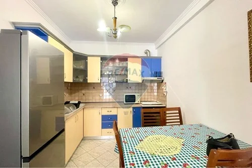 Tirane, jepet me qera apartament 2+1+Aneks+Ballkon Kati 4, 122 m² 750 € (Komuna e Parisit)