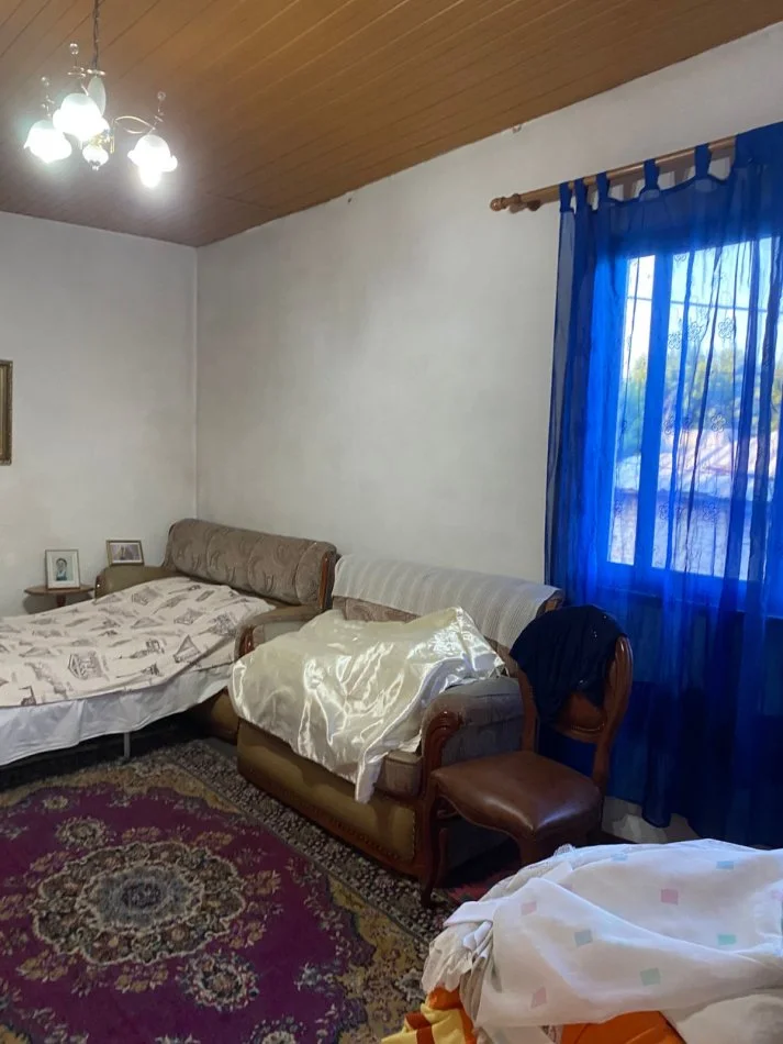 Tirane, shitet shtepi 2 Katshe , 190 m² 118.000 € (ne zonen e Treshit afer shkolles Kol Jakova Tirane)