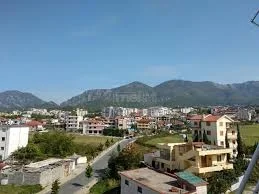 Tirane, jepet me qera apartament 1+1 Kati 4, 350 € (kodra e priftit rruga tonion harapi)