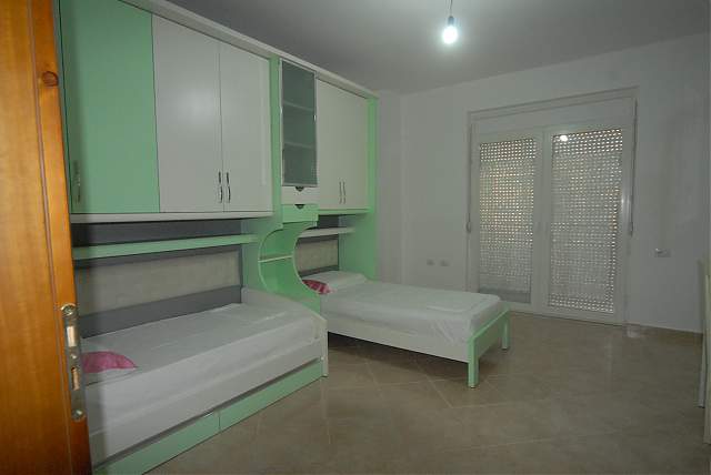 Vlore, jap me qera apartament Kati 3, 120 m² ,duke filluar nga 35 Euro/nata (Uji i Ftohte)