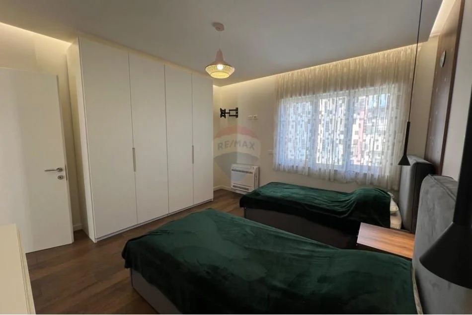 Tirane, jepet me qera apartament 3+1 Kati 10, 153 m² 2.200 € (Ambasada Amerikane)