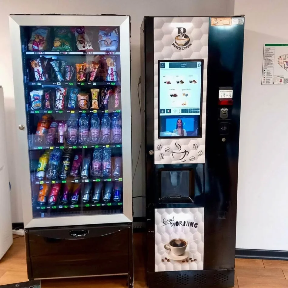 Durres, ofroj Shiten Distributor Automatik per Kafe dhe Snack ne Durres Gjithashtu disponojme edhe makineri per Cigare si dhe Expresa Gaia te markes Bianchi qe jane gati si te rinje dhe te pershtashem per restorante ,lokale,Bujtina ,Farmaci ,sht...