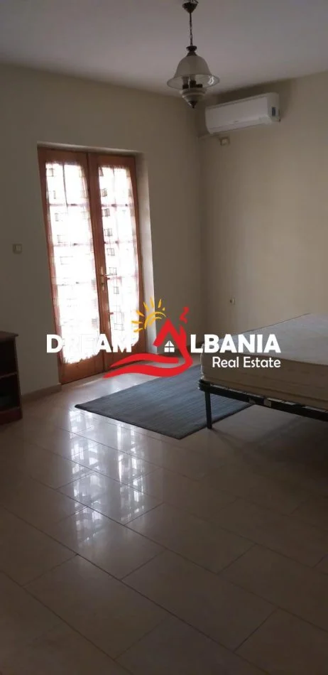 Tirane, shitet Vile 3 Katshe Kati 1, 500 m² 870.000 € (don bosko)