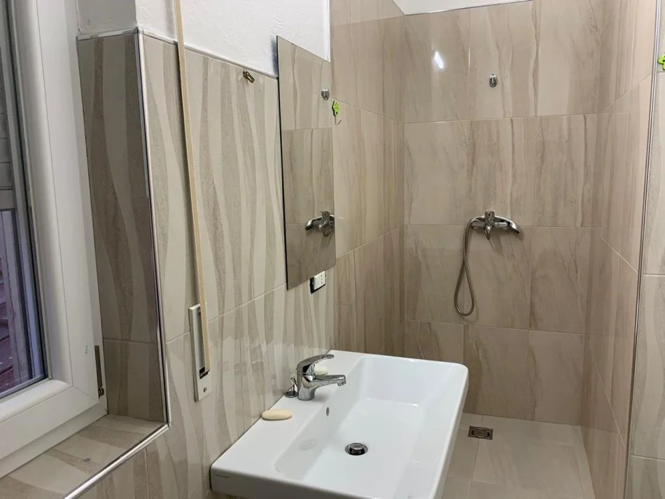 Tirane, jepet me qera apartament duplex Dublex Kati 4, 150 m² 400 € 