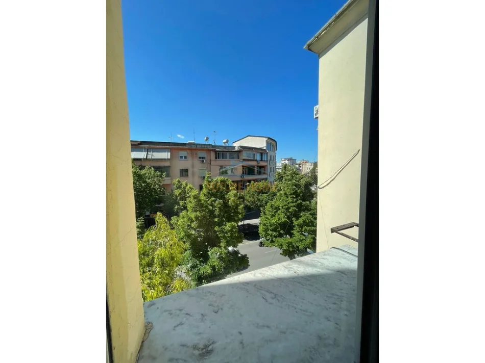 Tirane, jepet me qera apartament 2+1 Kati 3, 82 m² 700 € (RRUGA E DURRESIT)