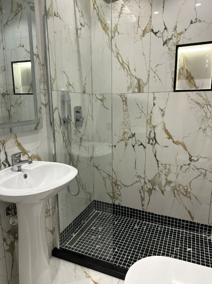 Tirane, jepet me qera apartament duplex 2+1 , 100 m² 800 € (Fakulteti Ekonomikut)
